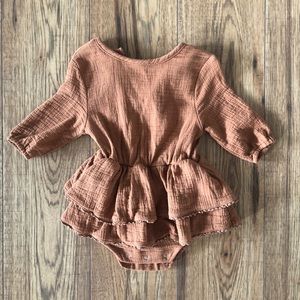 Quincy Mae Rosie Romper size 6-12 months